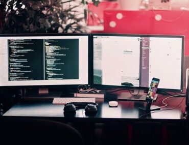 What is the Difference Between Hardware and Software?